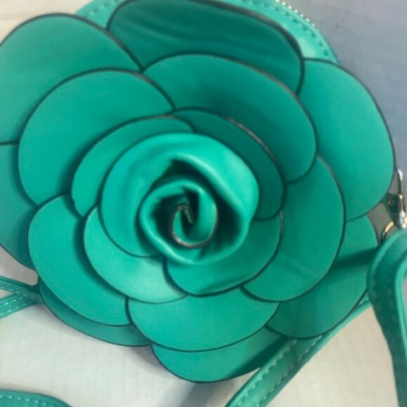 Flower Shaped Statement Piece crossbody bag/Purse in Teal - Picture 4 of 6